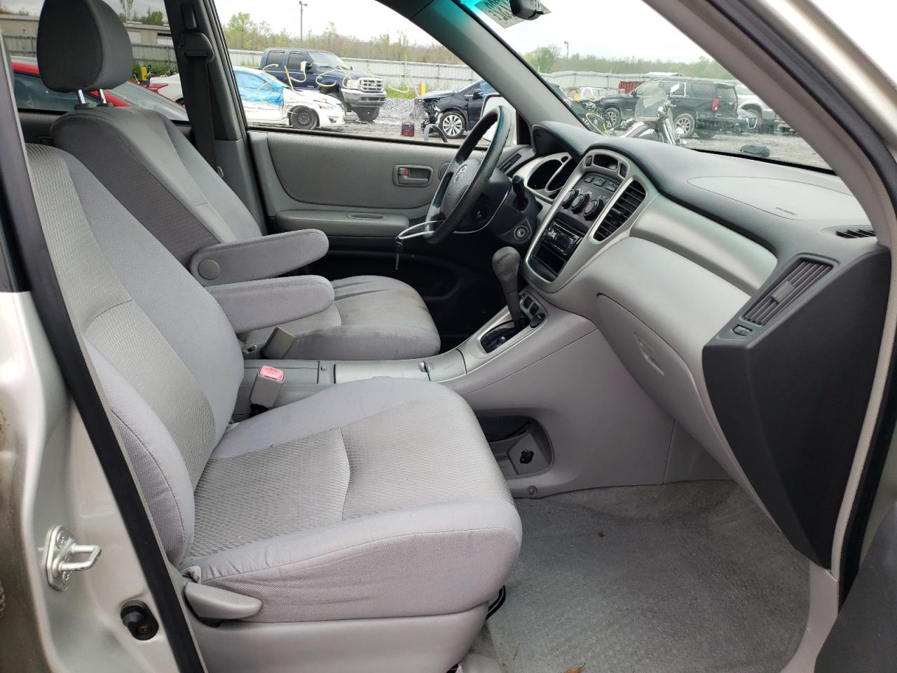 Photo 5 from auction – 2004 TOYOTA HIGHLANDER with VIN JTEGP21A740021507