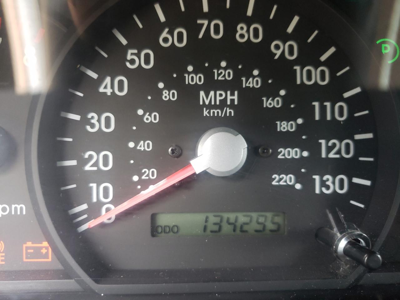 Photo 8 from auction – 2004 KIA SORENTO EX with VIN KNDJD733445273233