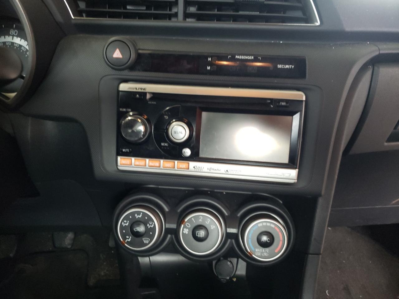 Photo 9 from auction – 2011 TOYOTA SCION TC with VIN JTKJF5C79B3010948