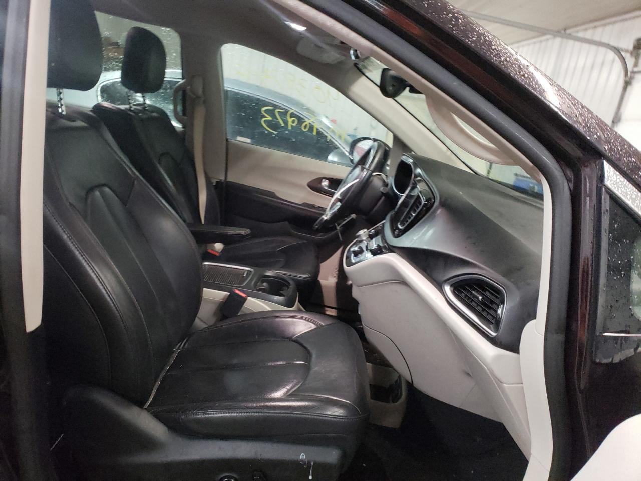 Photo 5 from auction – 2017 CHRYSLER PACIFICA T with VIN 2C4RC1EGXHR660171