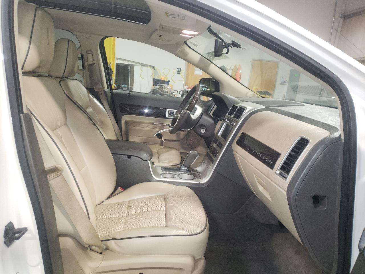 Photo 5 from auction – 2009 LINCOLN MKX with VIN 2LMDU68C49BJ07684