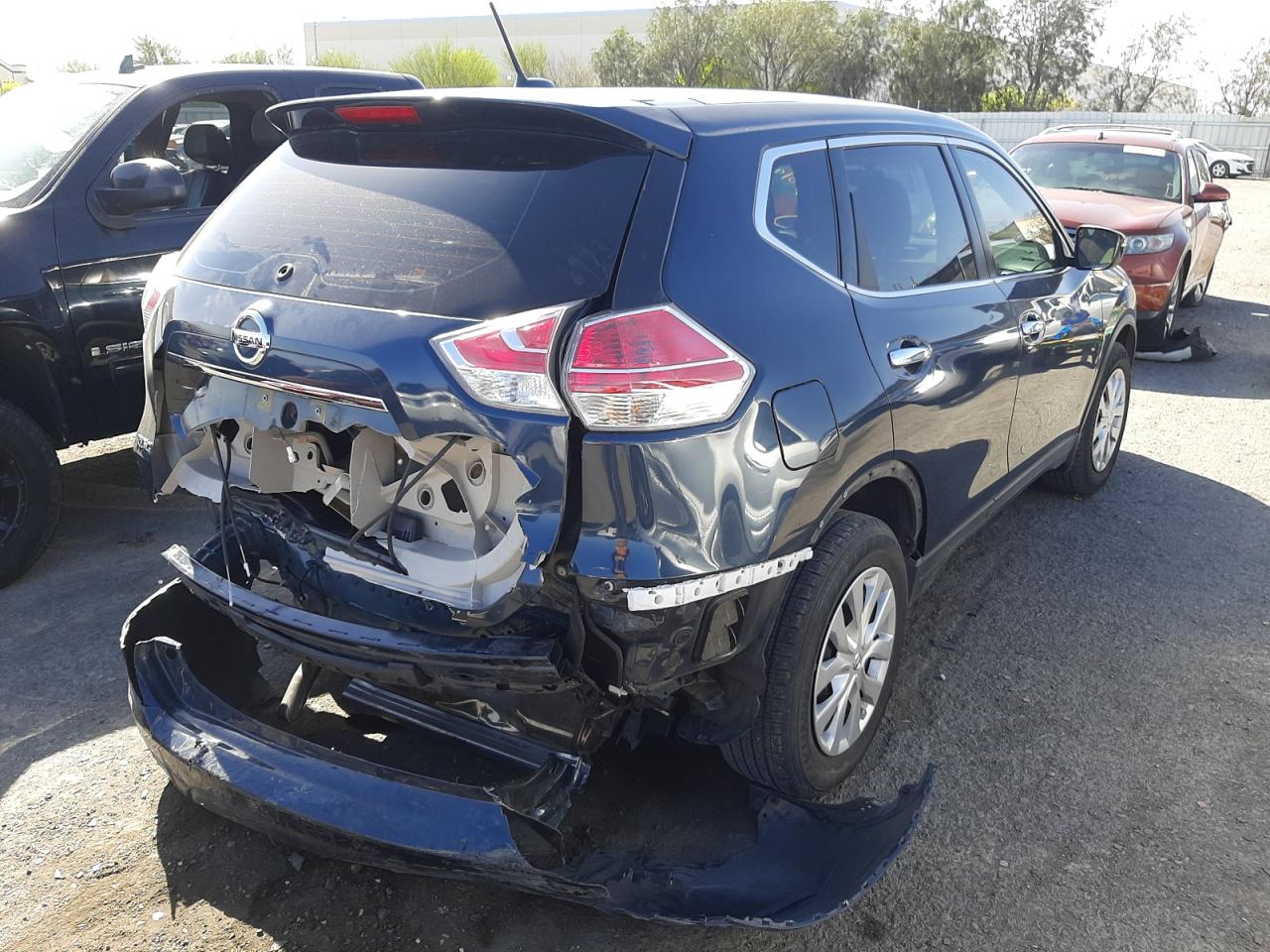 Photo 4 from auction – 2015 NISSAN ROGUE S with VIN KNMAT2MT7FP588233