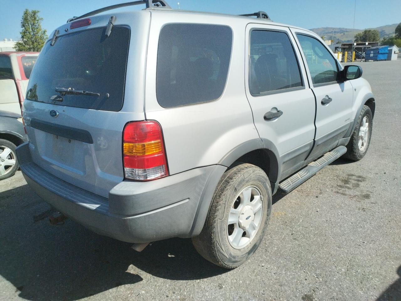 Photo 4 from auction – 2002 FORD ESCAPE XLT with VIN 1FMCU03192KB39343