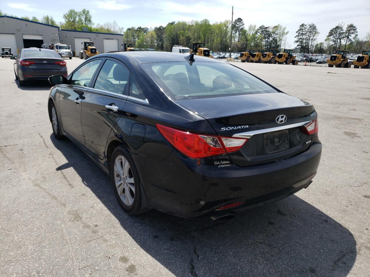 Photo 3 from auction – 2011 HYUNDAI SONATA SE with VIN 5NPEC4AB5BH307643