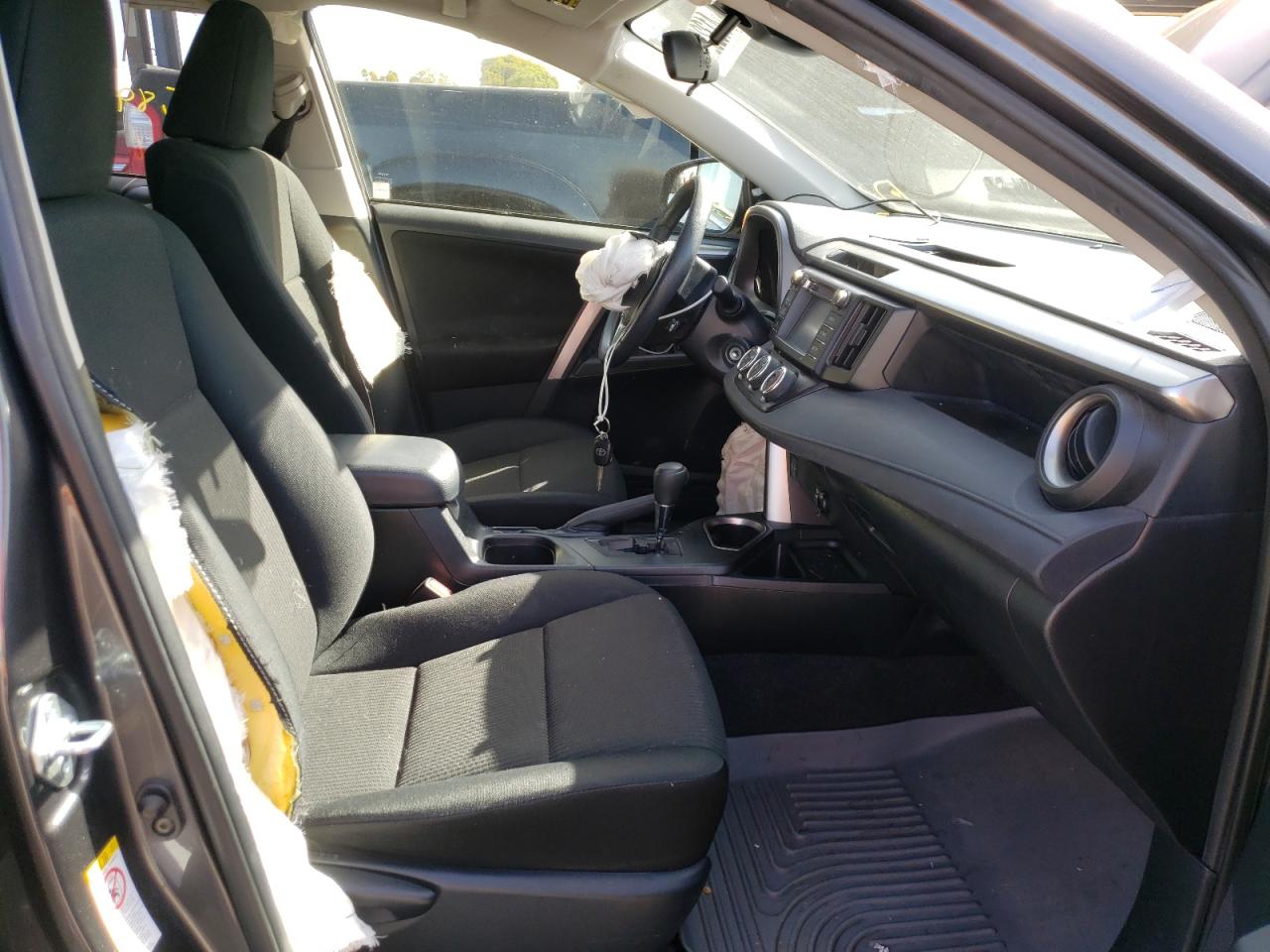Photo 5 from auction – 2017 TOYOTA RAV4 LE with VIN JTMBFREV3HJ112653