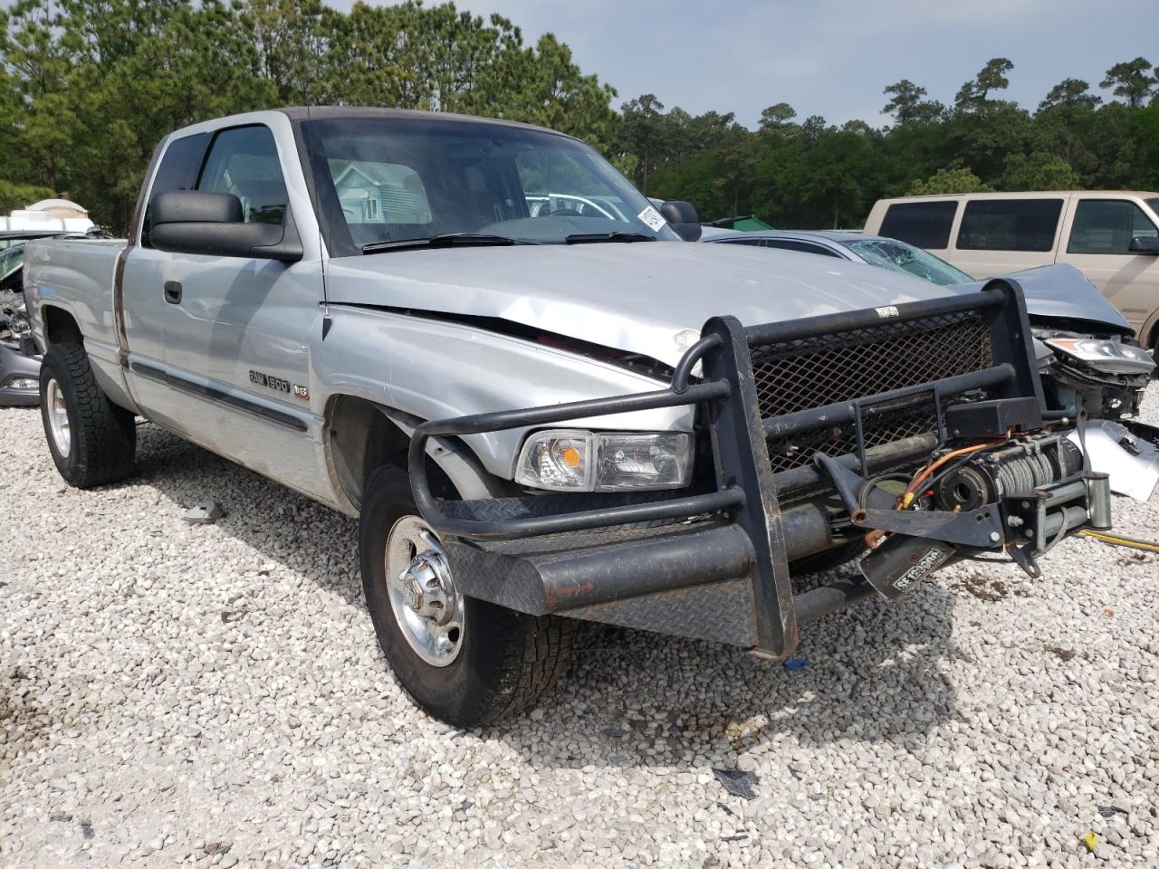 DODGE RAM 2500 2000 with VIN 1B7KC2368YJ160855 - Photo from auction