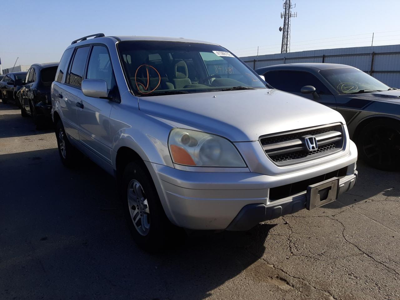 HONDA PILOT EX 2005 with VIN 2HKYF18475H562969 - Photo from auction
