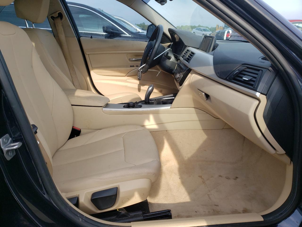 Photo 5 from auction – 2016 BMW 320 I with VIN WBA8E1G50GNT35961