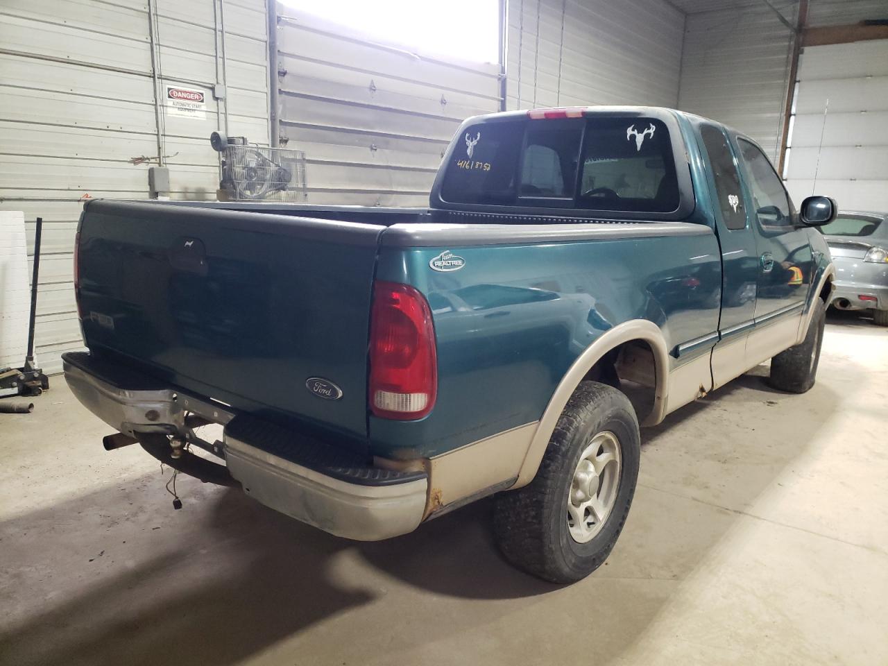 Photo 4 from auction – 1998 FORD F150 with VIN 1FTRX18L2WKC24438