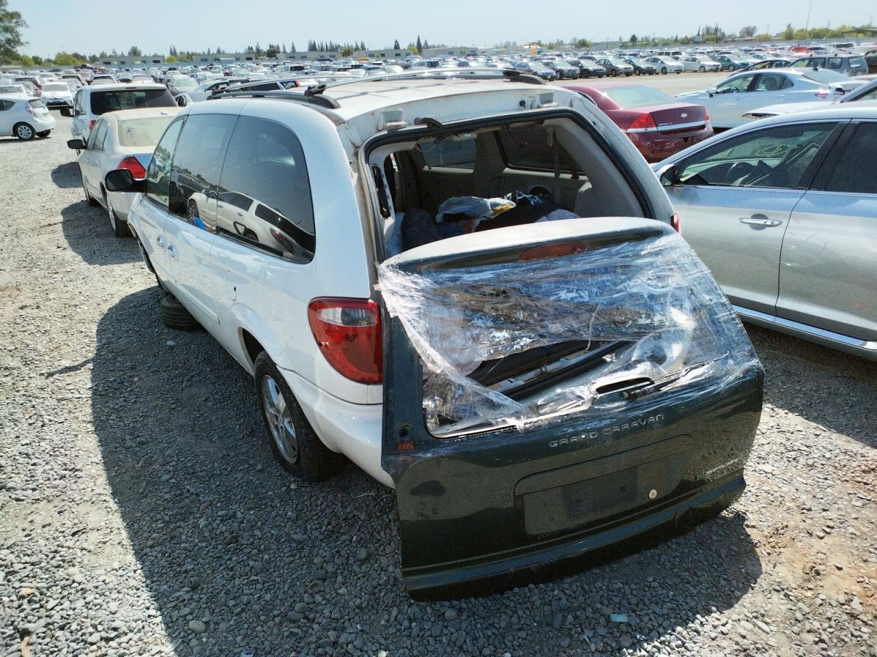 Photo 3 from auction – 2006 DODGE GRAND CARA with VIN 2D8GP44L36R879306