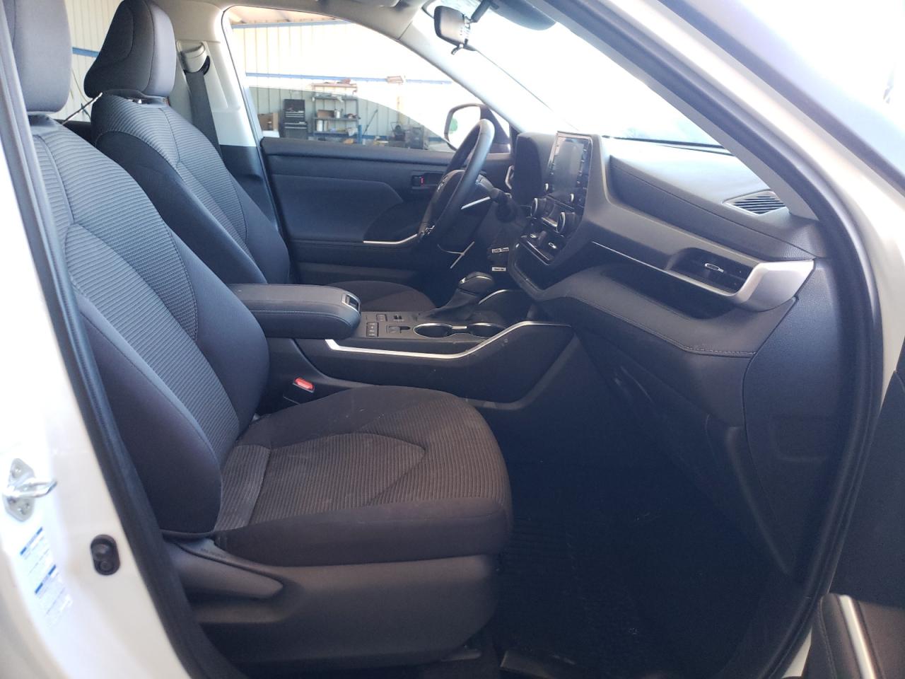 Photo 5 from auction – 2021 TOYOTA HIGHLANDER with VIN 5TDBZRBH2MS541835