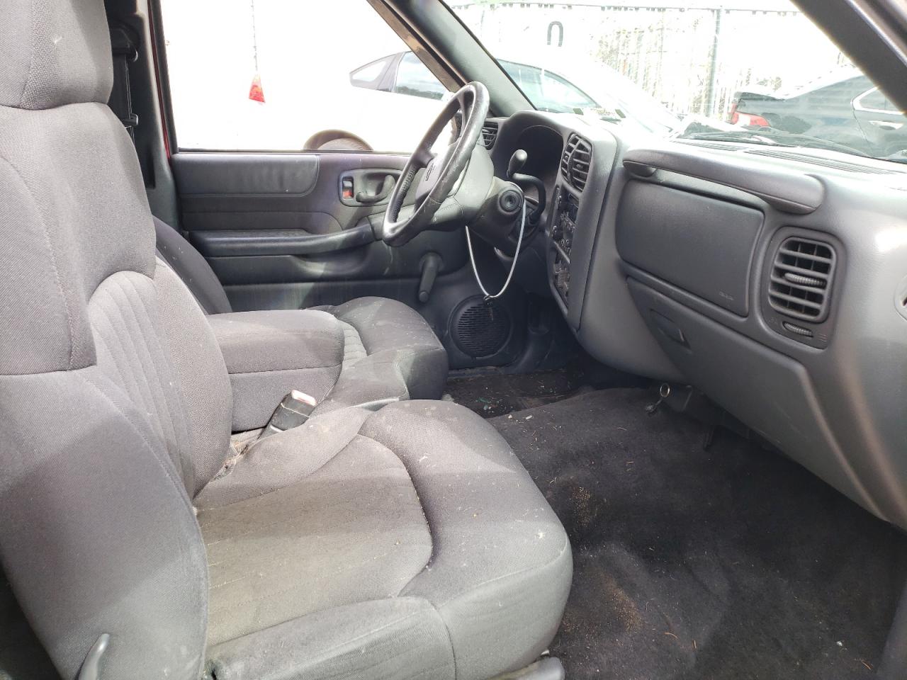 Photo 5 from auction – 2000 CHEVROLET S10 with VIN 1GCCS1955Y8303753