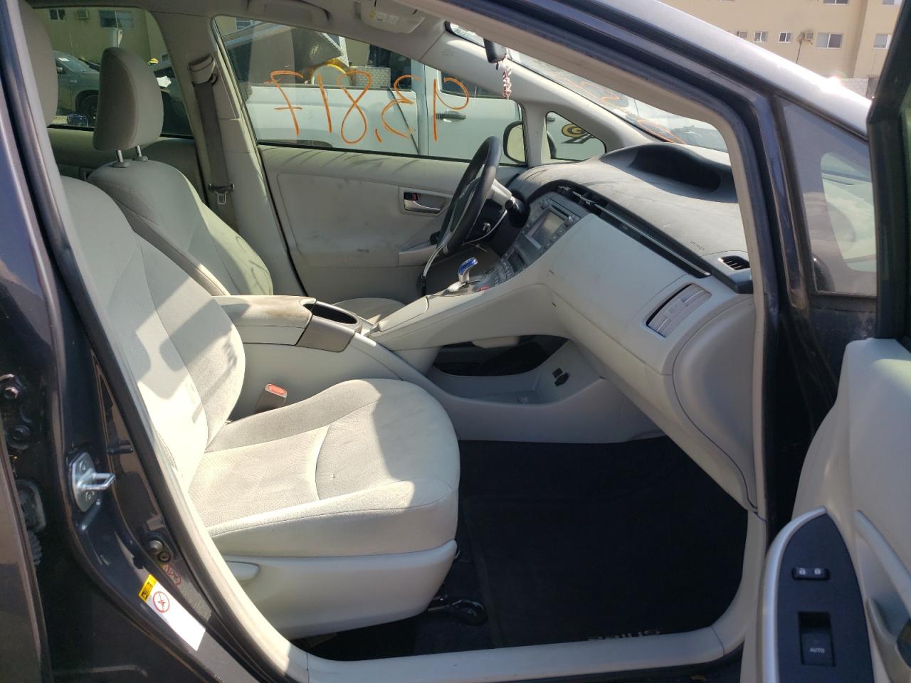 Photo 5 from auction – 2015 TOYOTA PRIUS with VIN JTDKN3DUXF0474037