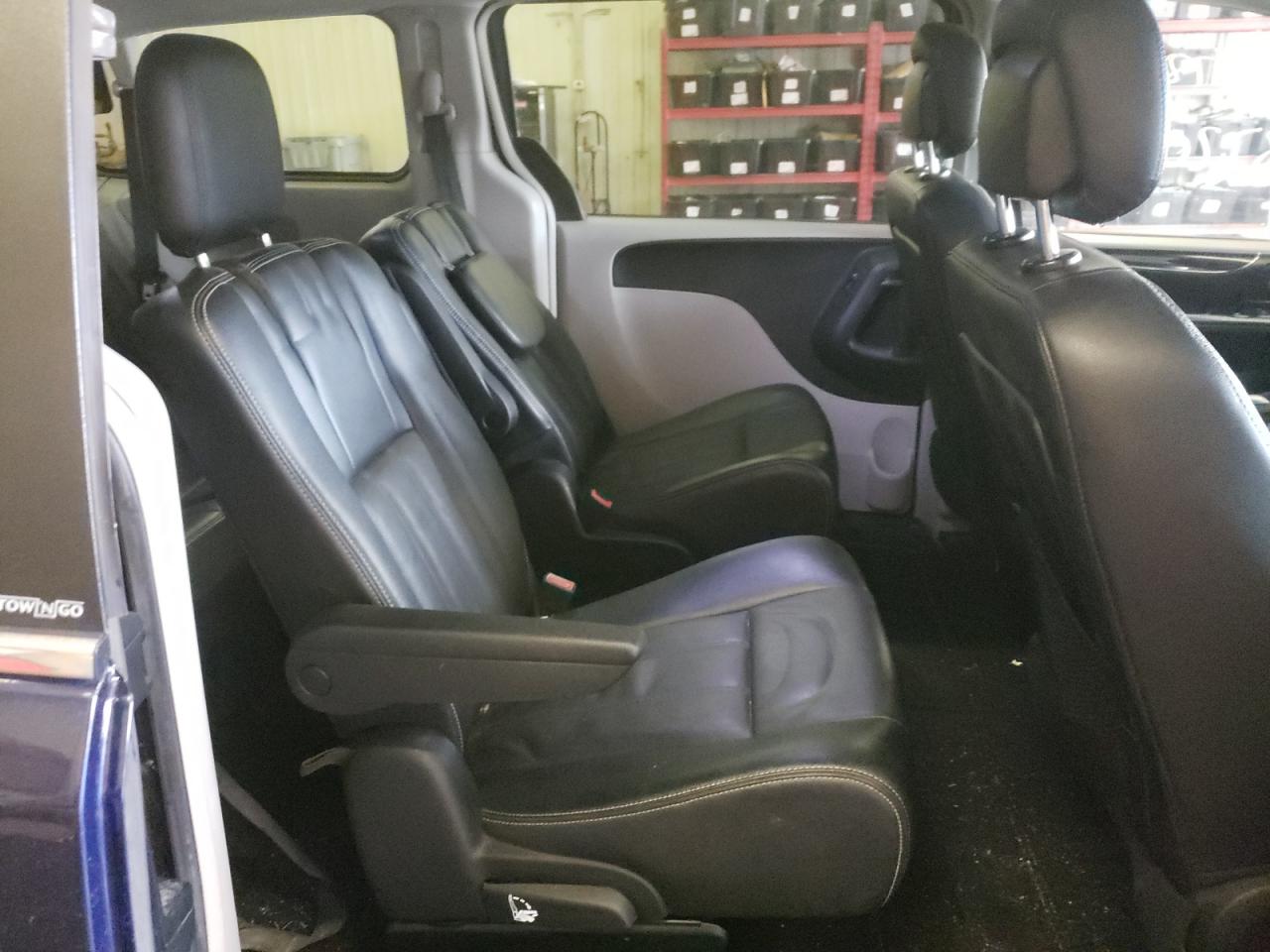 Photo 6 from auction – 2012 CHRYSLER TOWN & COU with VIN 2C4RC1BG8CR216851