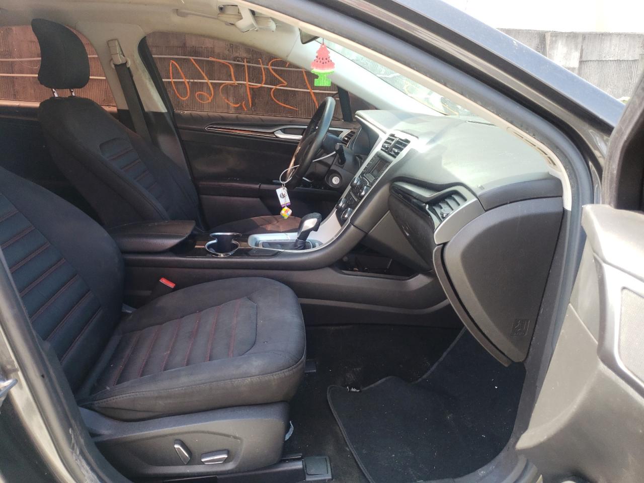Photo 5 from auction – 2016 FORD FUSION SE with VIN 3FA6P0HD2GR367771