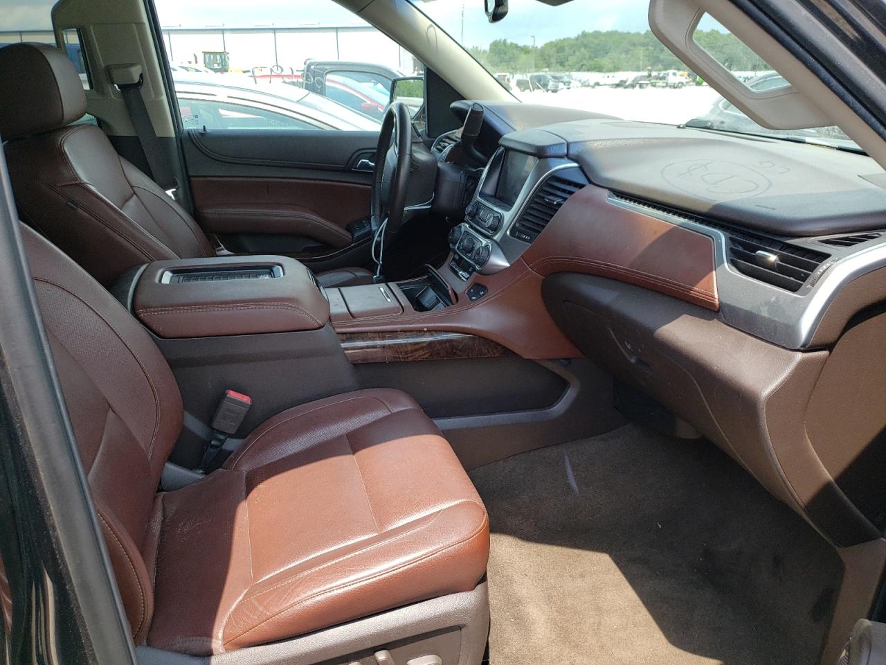 Photo 5 from auction – 2017 CHEVROLET SUBURBAN with VIN 1GNSKJKC3HR313980
