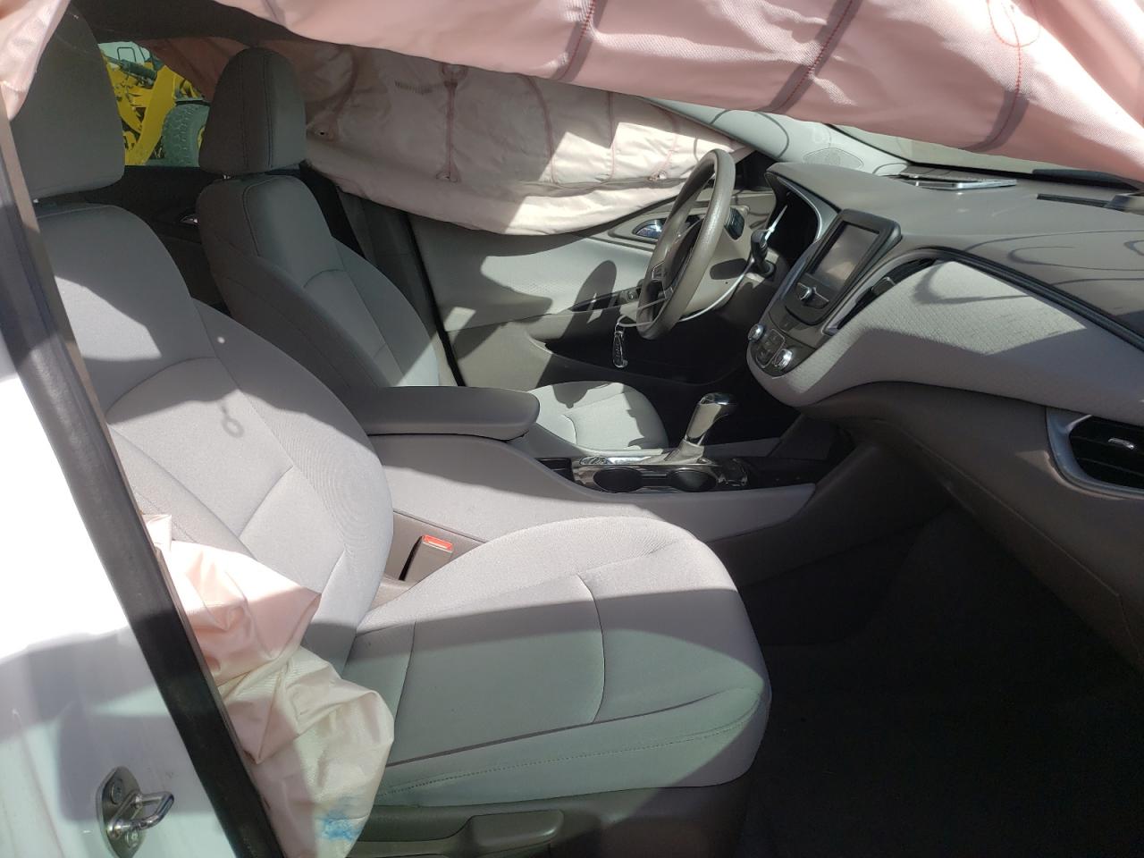Photo 5 from auction – 2016 CHEVROLET MALIBU LS with VIN 1G1ZB5ST4GF182999
