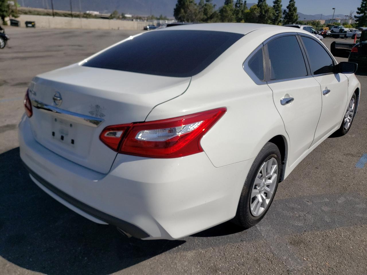 Photo 4 from auction – 2016 NISSAN ALTIMA 2.5 with VIN 1N4AL3AP2GN316138