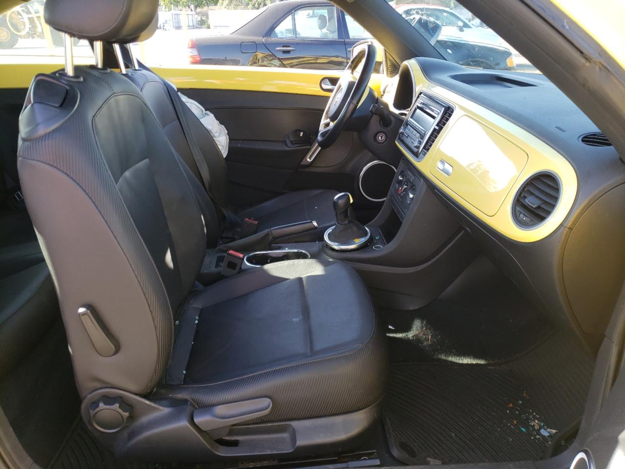 Photo 5 from auction – 2012 VOLKSWAGEN BEETLE with VIN 3VWJP7AT4CM602643