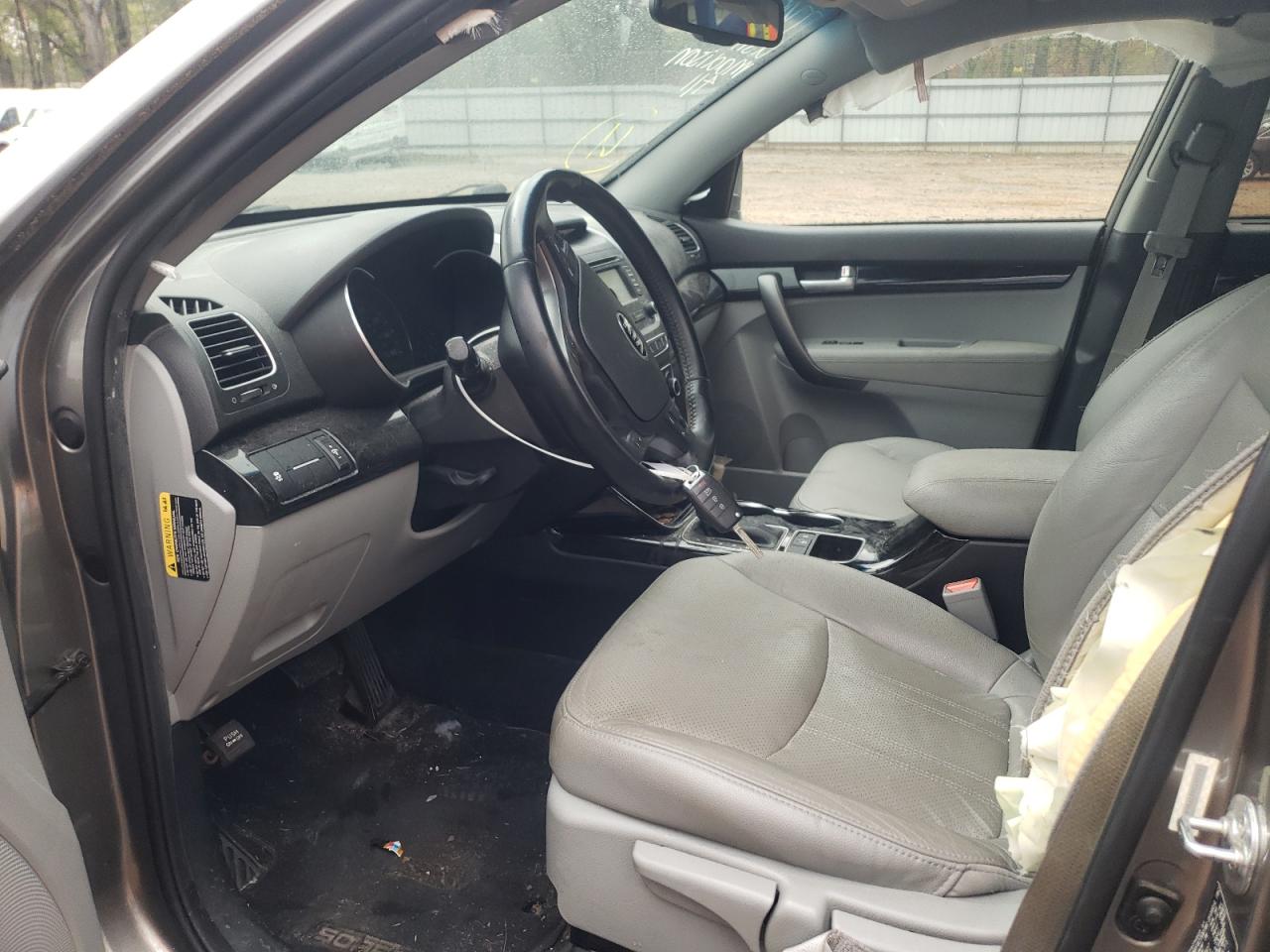 Photo 5 from auction – 2015 KIA SORENTO LX with VIN 5XYKT3A61FG644971
