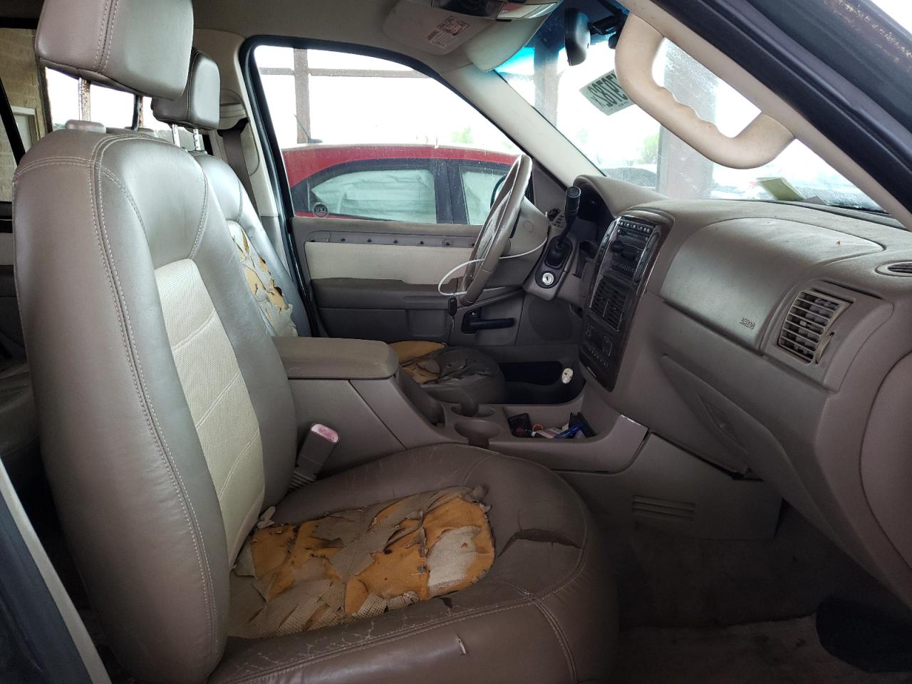 Photo 5 from auction – 2002 FORD EXPLORER with VIN 1FMZU64E62UA24167