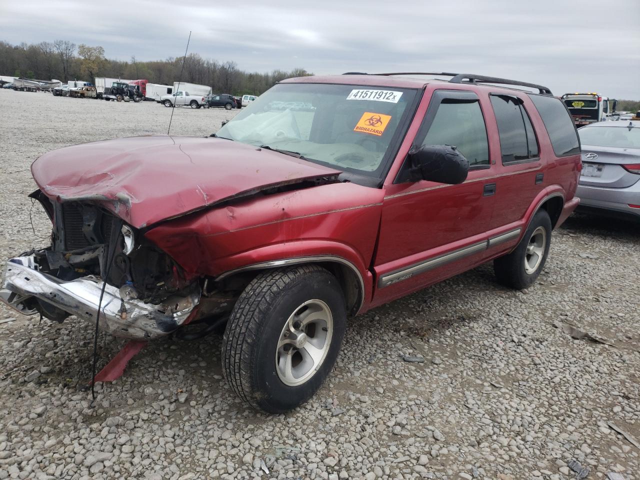 Фото 2 с аукциона – 2000 CHEVROLET BLAZER с VIN 1GNCS13W9Y2280859