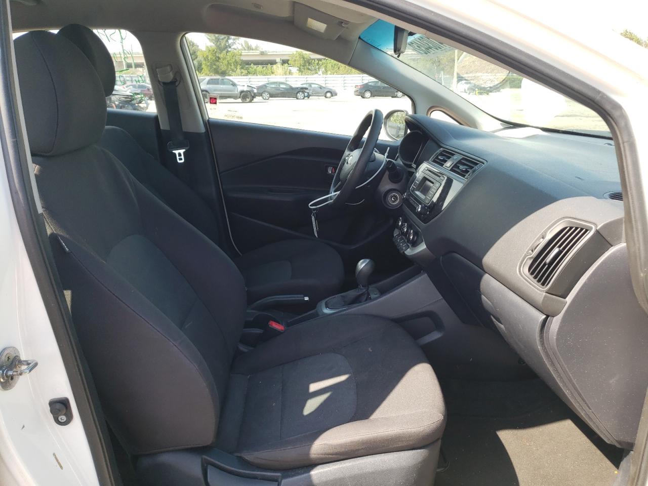 Zdjęcie 5 z aukcji – 2016 KIA RIO LX z VIN KNADM5A38G6625424