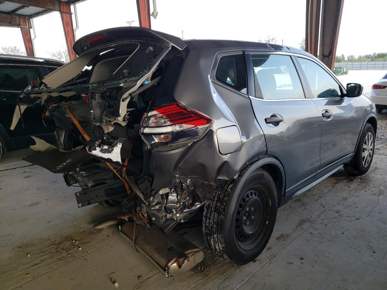 Photo 4 from auction – 2017 NISSAN ROGUE S with VIN KNMAT2MT8HP589457