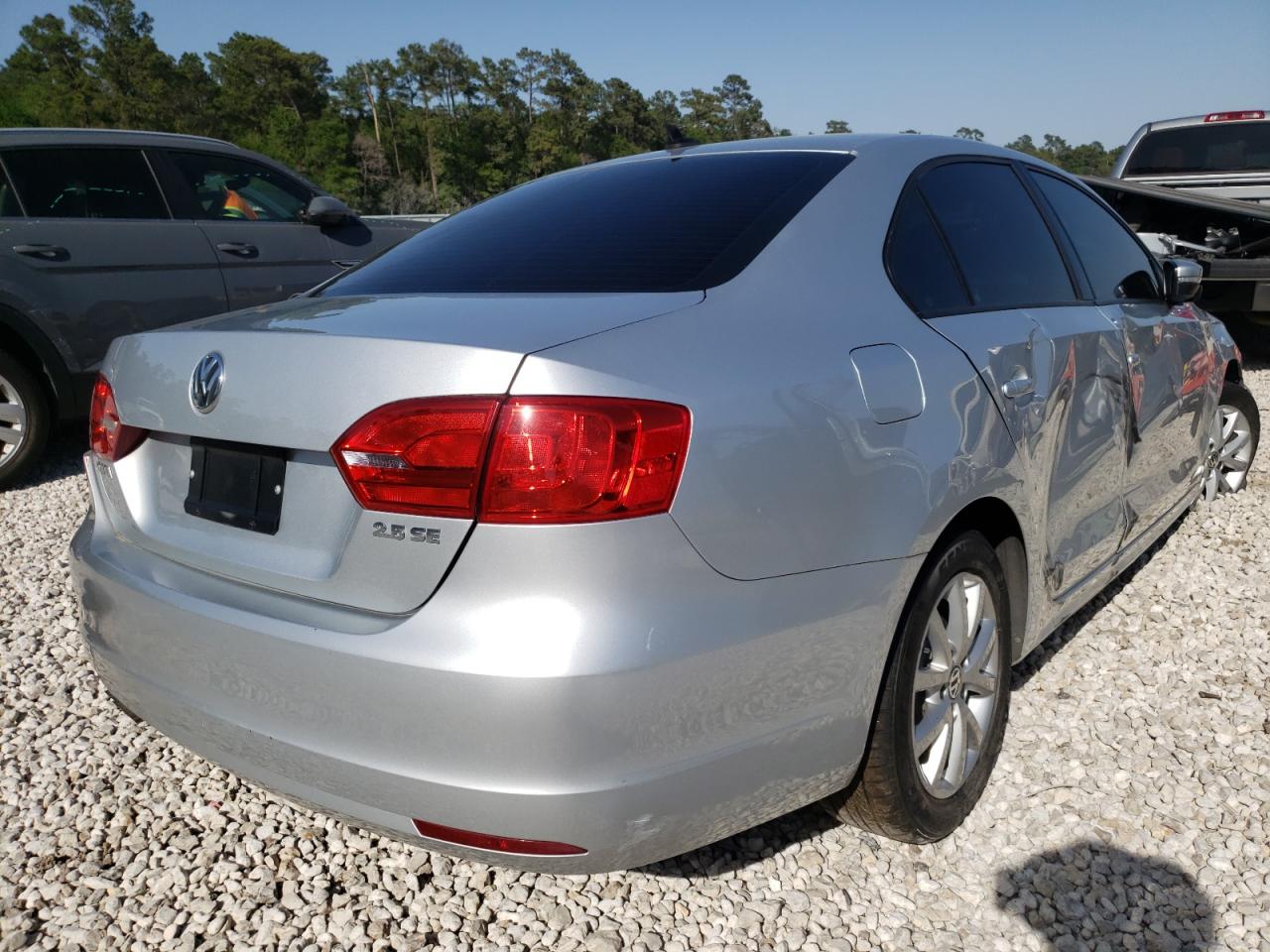 Photo 4 from auction – 2011 VOLKSWAGEN JETTA SE with VIN 3VWDZ7AJ2BM097609