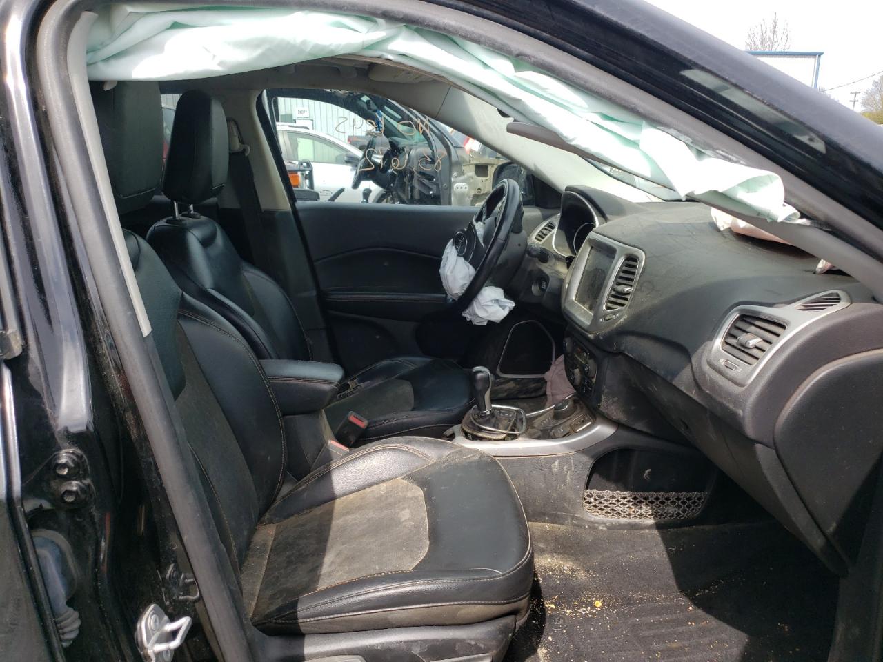 Photo 5 from auction – 2018 JEEP COMPASS LA with VIN 3C4NJDBB1JT112383