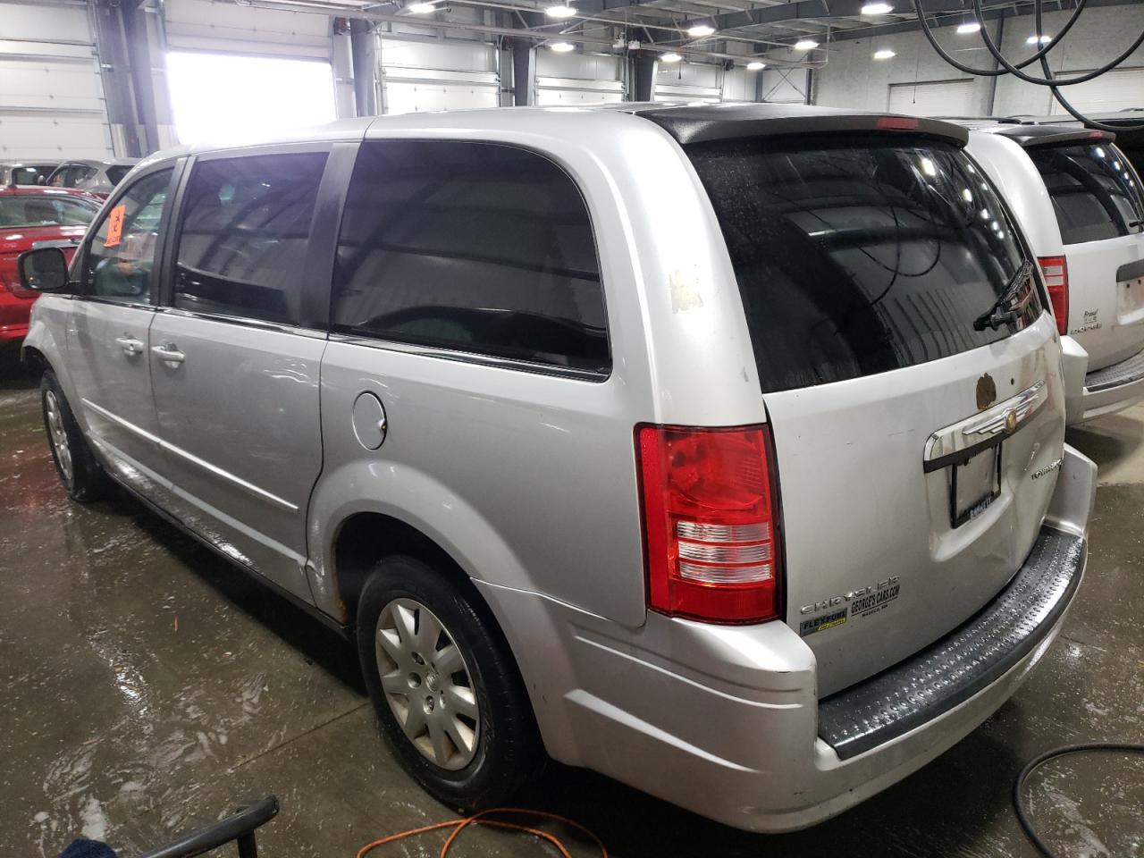 Photo 3 from auction – 2010 CHRYSLER TOWN & COU with VIN 2A4RR4DE9AR186312
