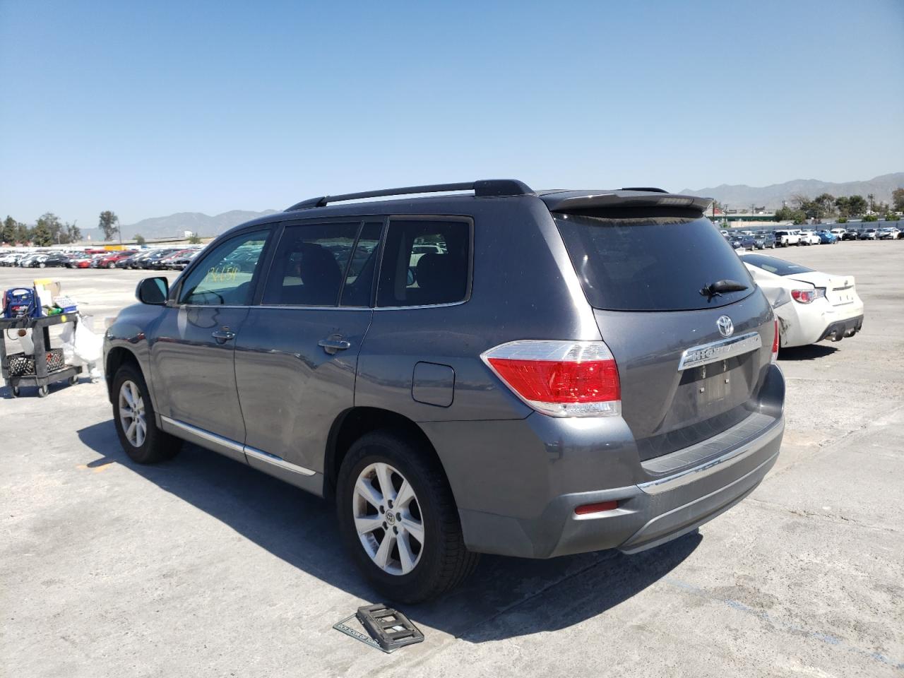 Photo 3 from auction – 2013 TOYOTA HIGHLANDER with VIN 5TDZA3EHXDS040240