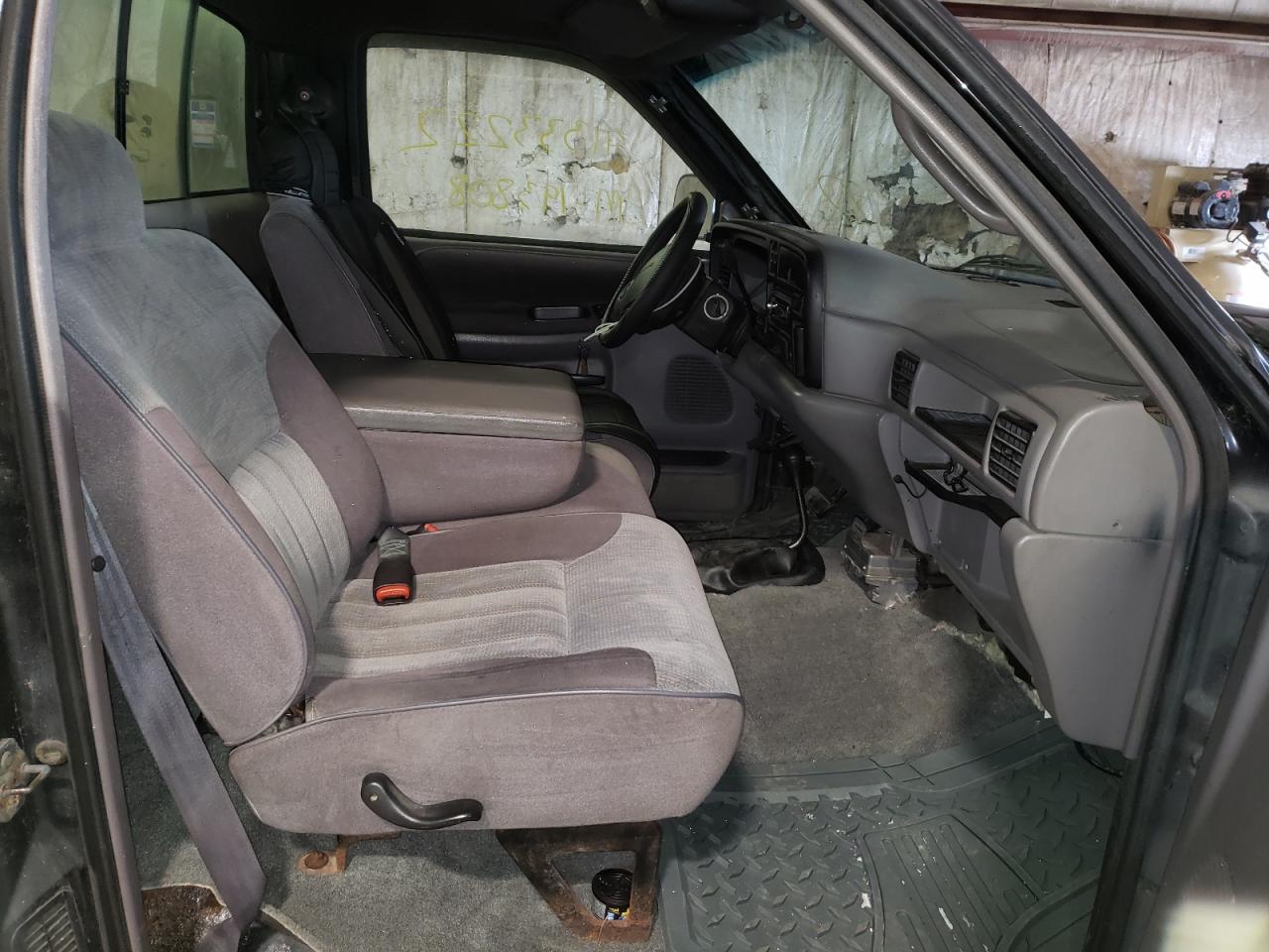Photo 5 from auction – 1995 DODGE RAM 1500 with VIN 1B7HF16Y2SS320027