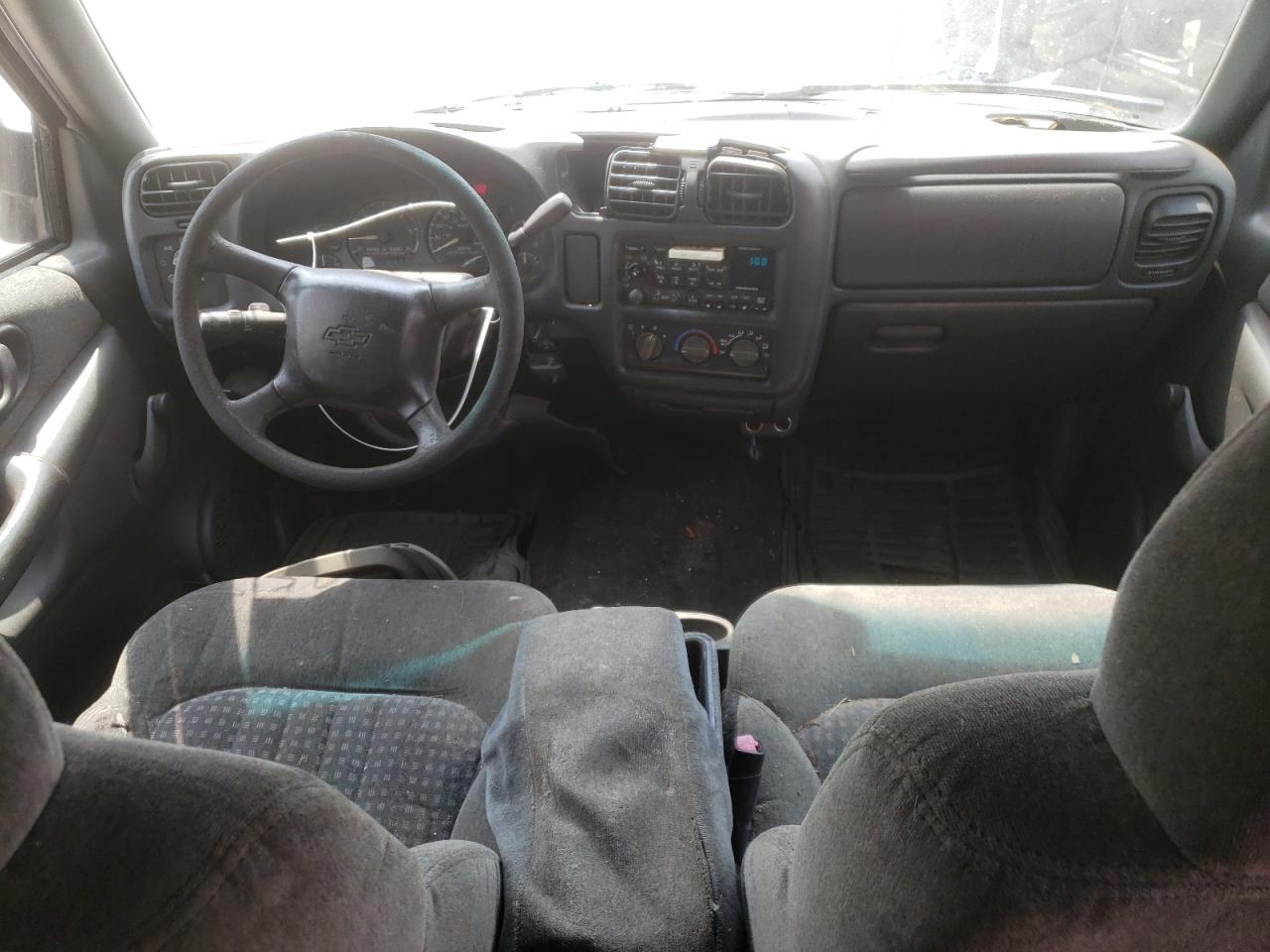 Photo 9 from auction – 2001 CHEVROLET BLAZER with VIN 1GNCS13W11K263365