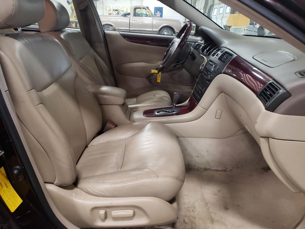 Photo 5 from auction – 2003 LEXUS ES 300 with VIN JTHBF30GX36018107