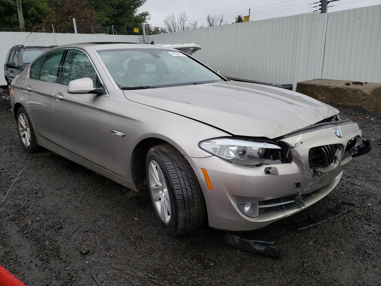 BMW 528 XI 2013 with VIN WBAXH5C55DDW16994 - Photo from auction