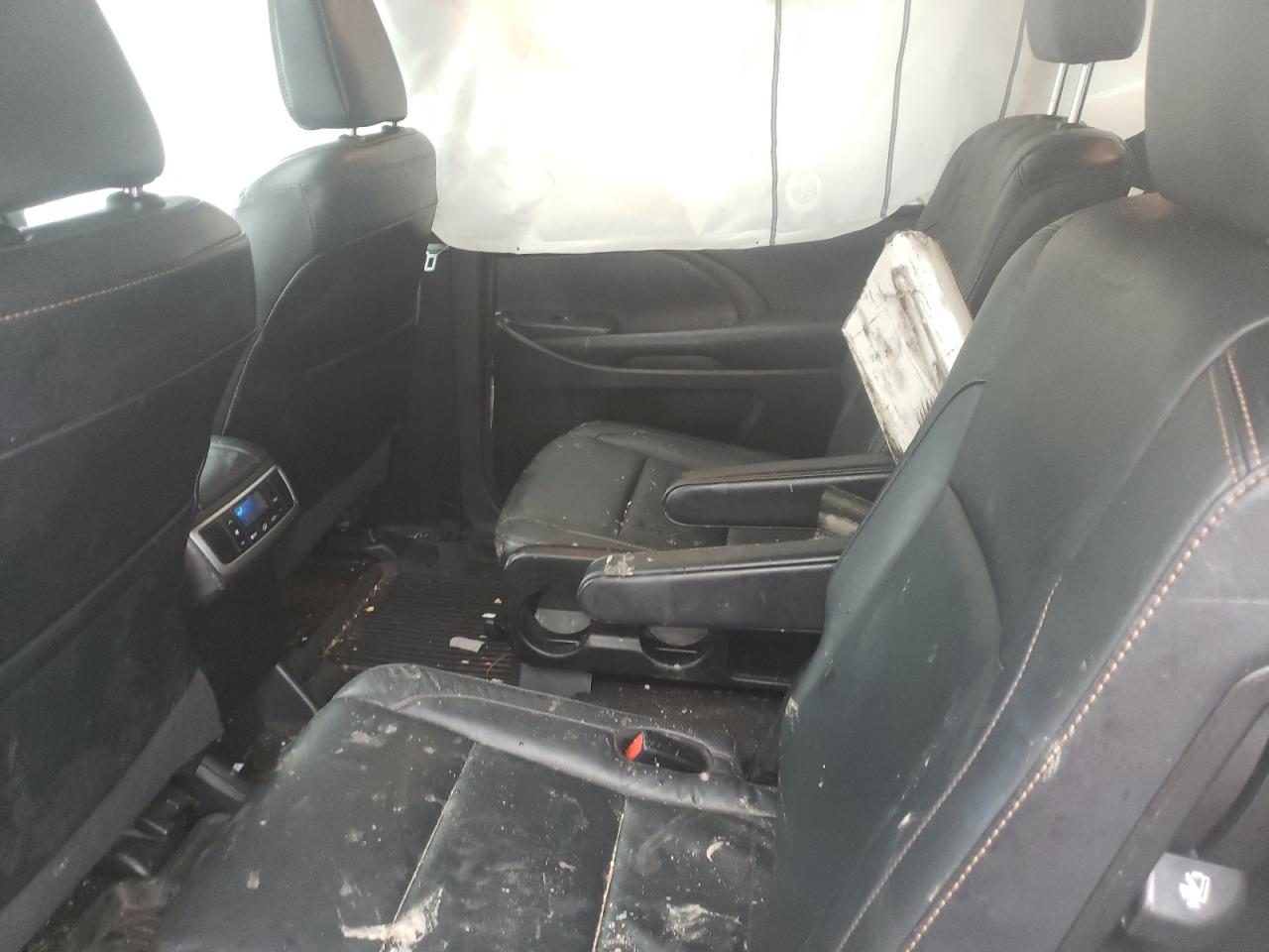 Photo 6 from auction – 2018 TOYOTA HIGHLANDER with VIN 5TDJZRFH8JS525396