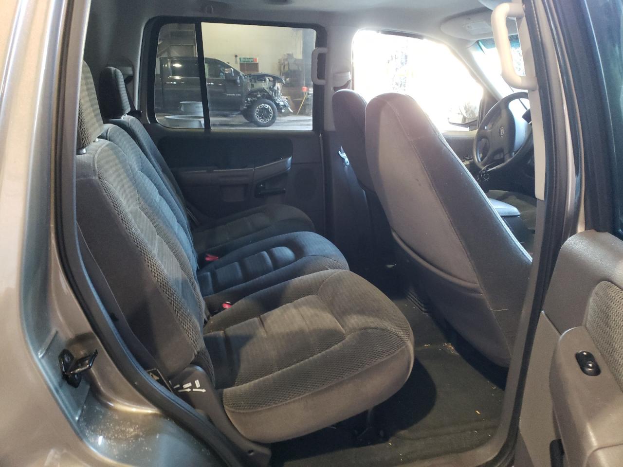 Photo 6 from auction – 2002 FORD EXPLORER X with VIN 1FMZU73E32UB70341
