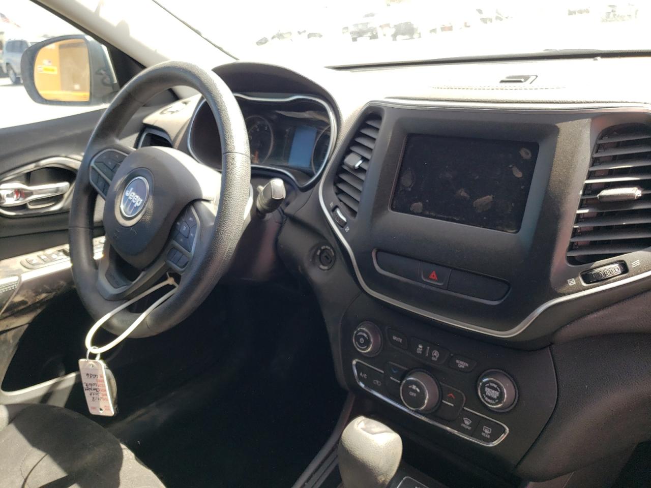 Photo 9 from auction – 2019 JEEP CHEROKEE L with VIN 1C4PJLCB3KD143255