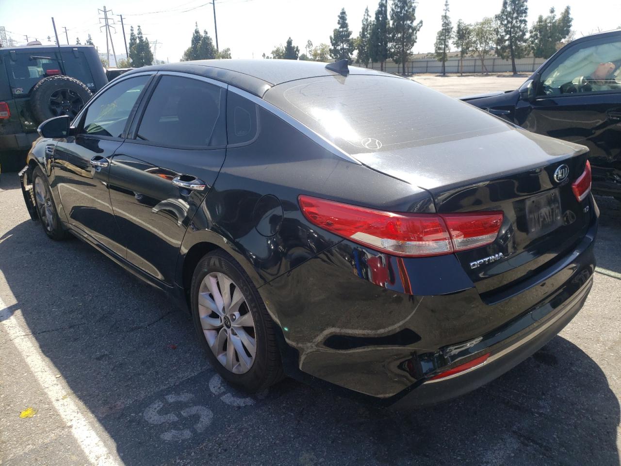 Photo 3 from auction – 2016 KIA OPTIMA EX with VIN 5XXGU4L33GG053901