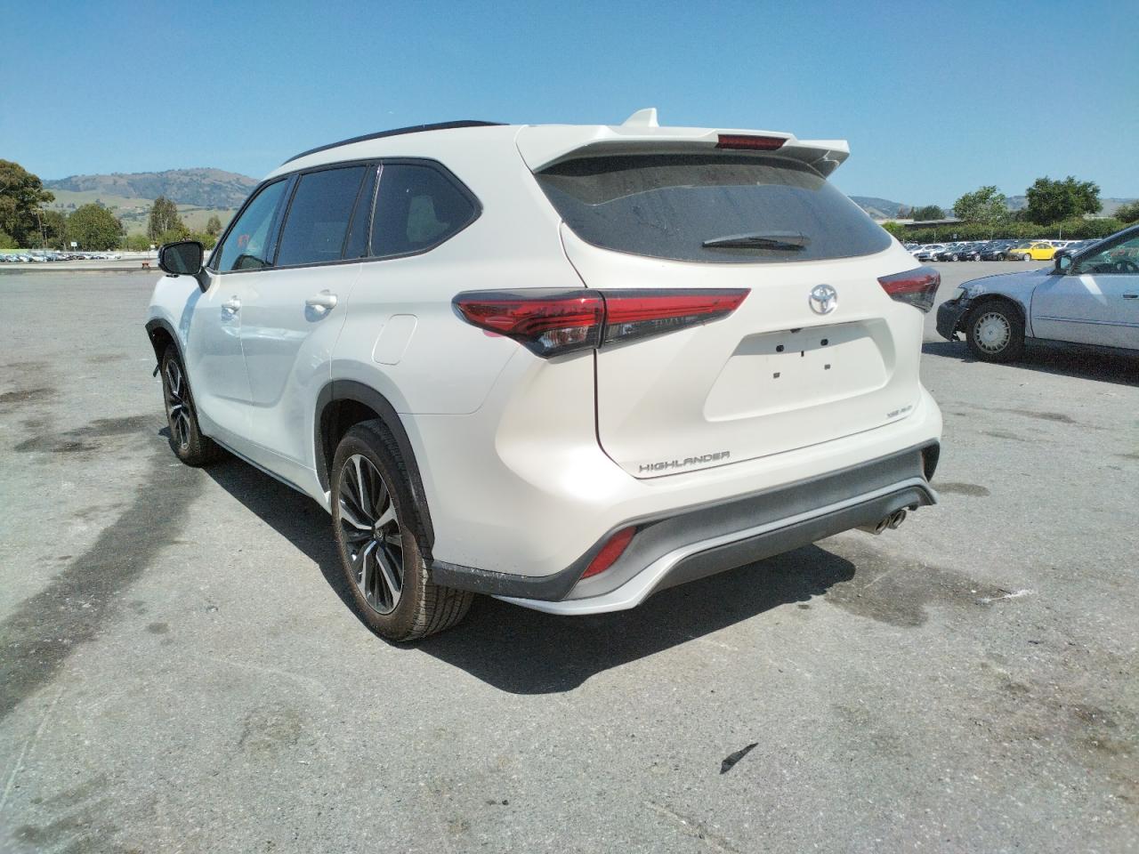 Photo 3 from auction – 2021 TOYOTA HIGHLANDER with VIN 5TDJZRBH9MS108301