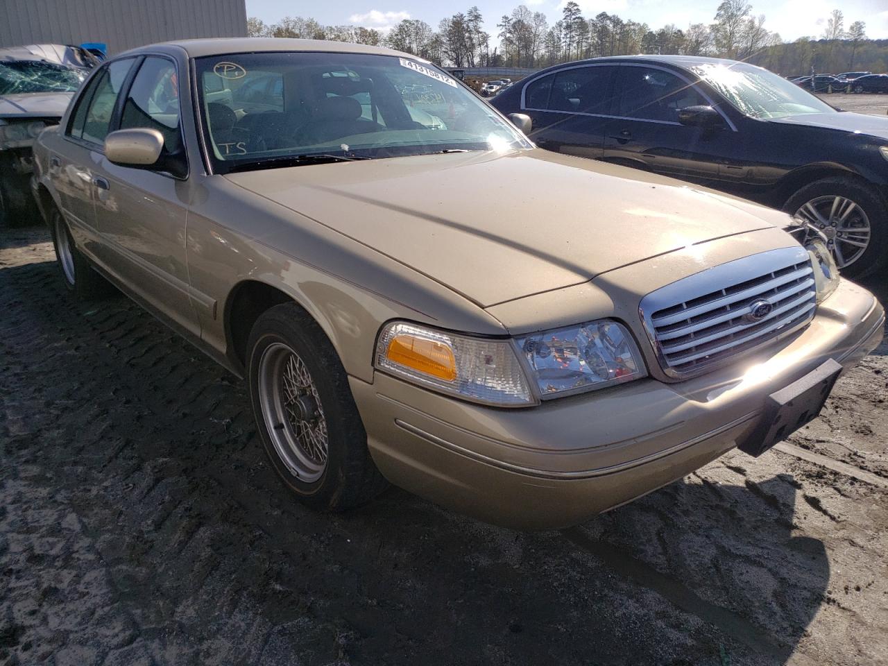 Photo 1 from auction – 2000 FORD CROWN VICT with VIN 2FAFP74W9YX155811