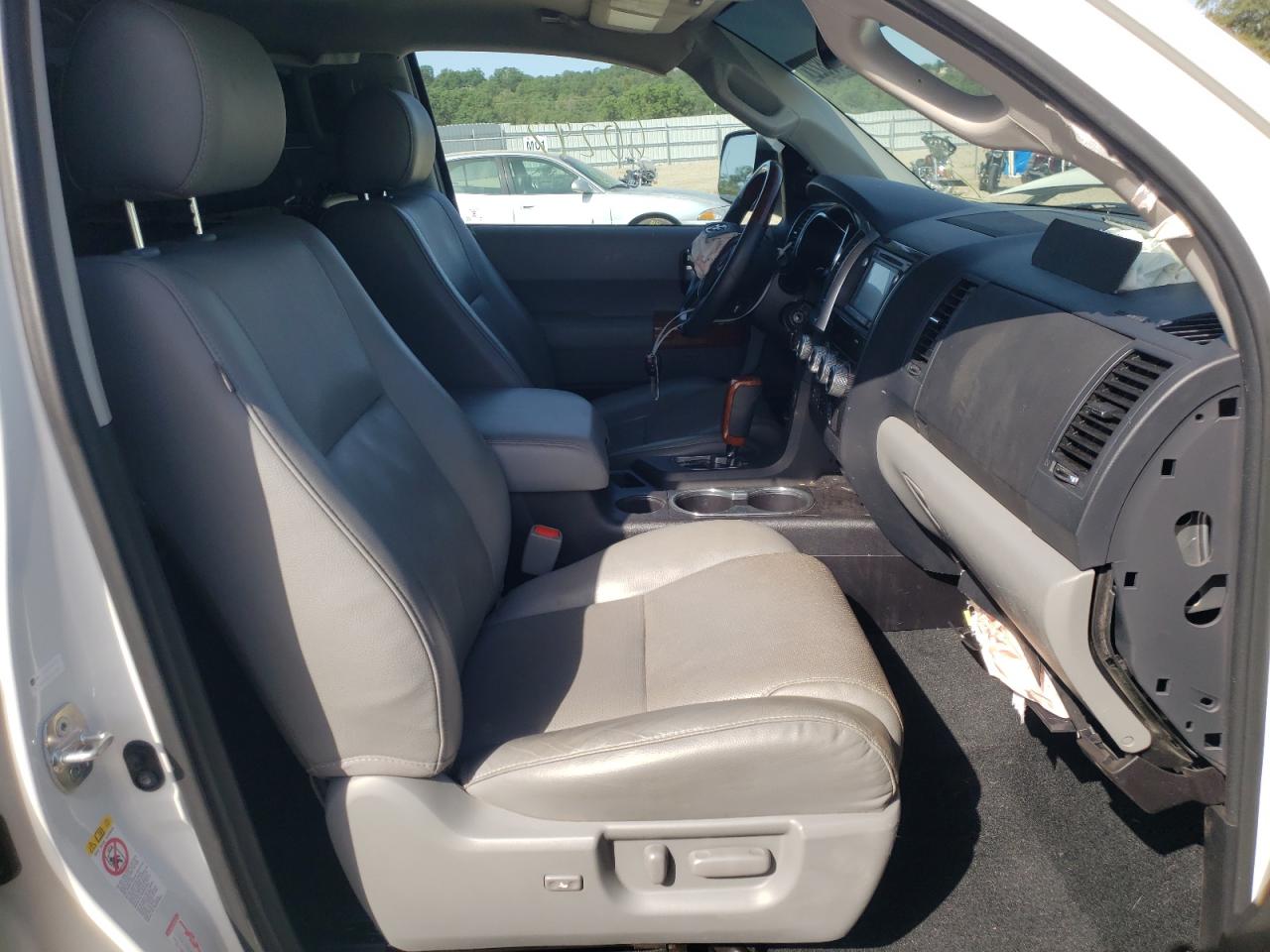 Photo 5 from auction – 2018 TOYOTA SEQUOIA PL with VIN 5TDDY5G18JS160518