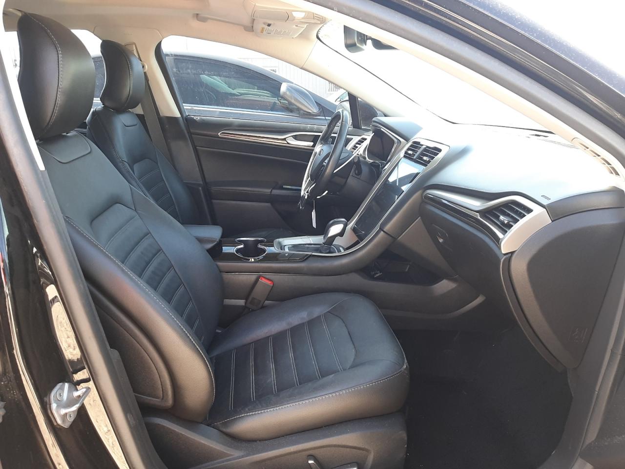 Photo 5 from auction – 2016 FORD FUSION SE with VIN 3FA6P0HD4GR173016