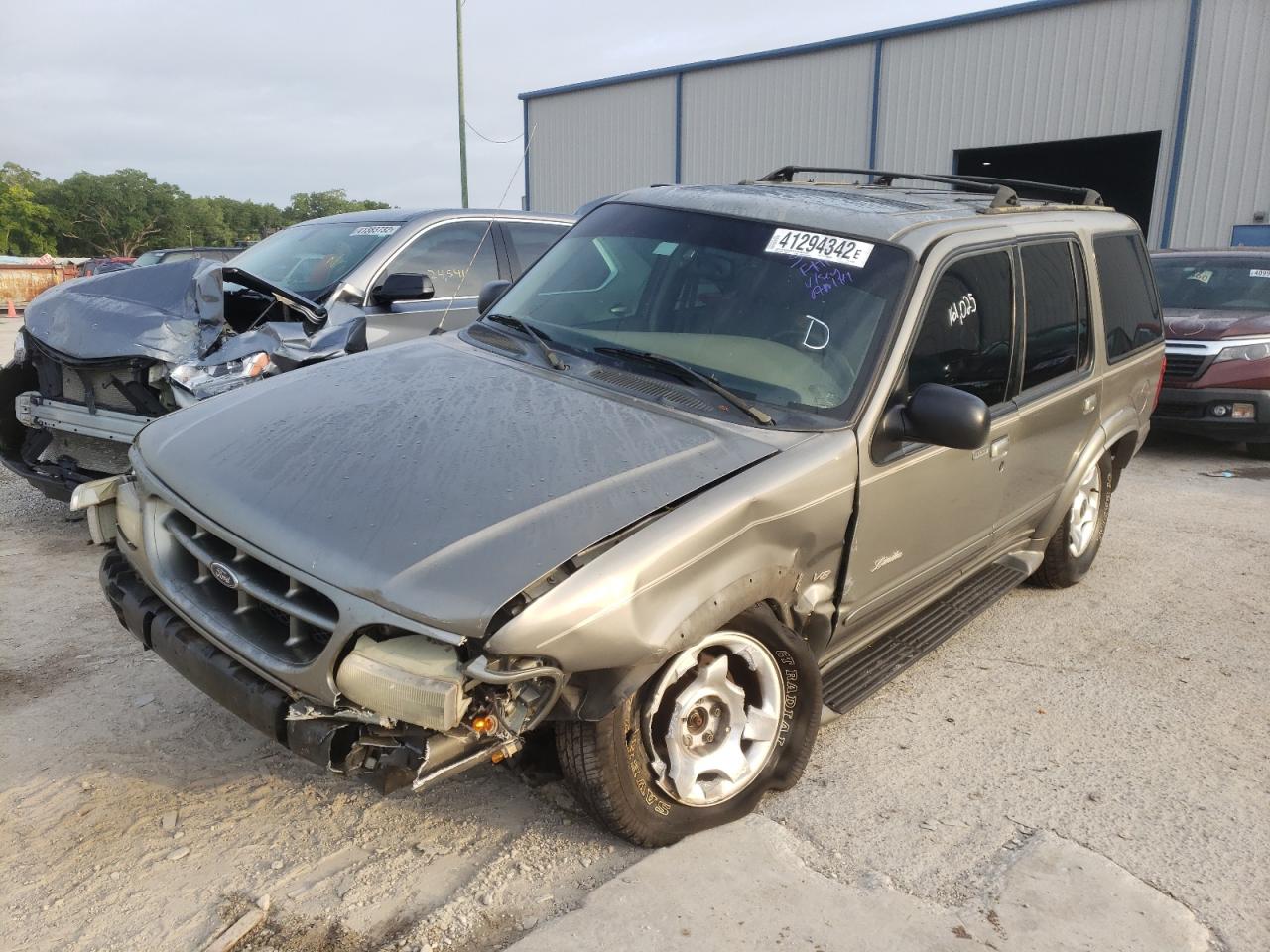 Photo 2 from auction – 2000 FORD EXPLORER L with VIN 1FMDU85P3YZA26623