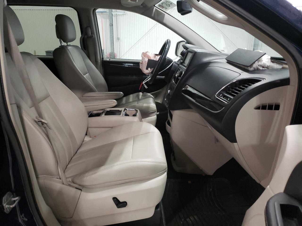 Photo 5 from auction – 2012 CHRYSLER TOWN & COU with VIN 2C4RC1BG9CR221119