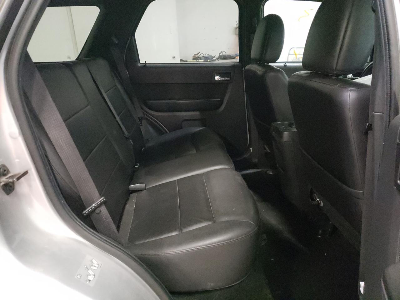 Photo 6 from auction – 2010 FORD ESCAPE LIM with VIN 1FMCU9EG5AKC77952