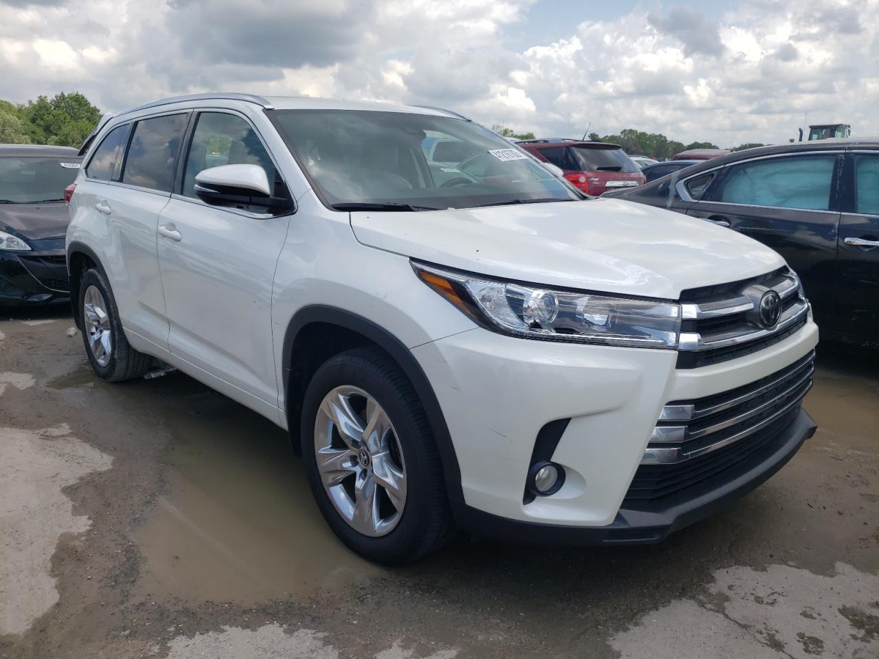 TOYOTA HIGHLANDER 2017 مع رقم تعريف المركبة 5TDYZRFH0HS189753 - صورة من المزاد