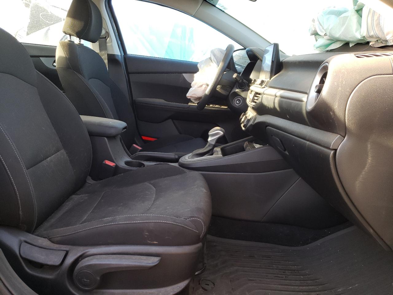 Photo 5 from auction – 2021 KIA FORTE FE with VIN 3KPF24AD3ME330631