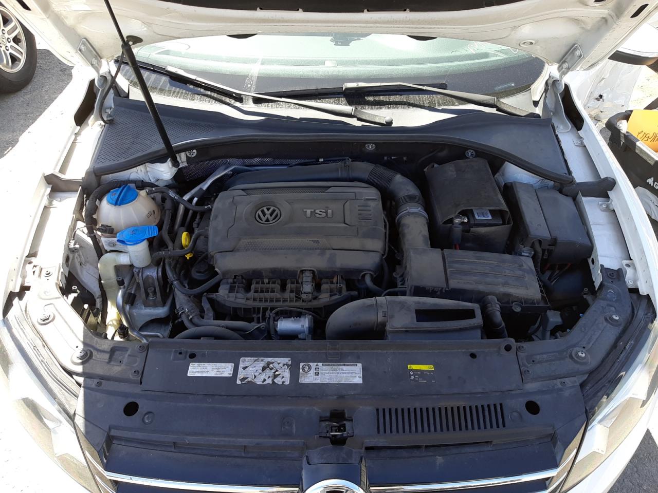Photo 7 from auction – 2014 VOLKSWAGEN PASSAT S with VIN 1VWAT7A3XEC115043